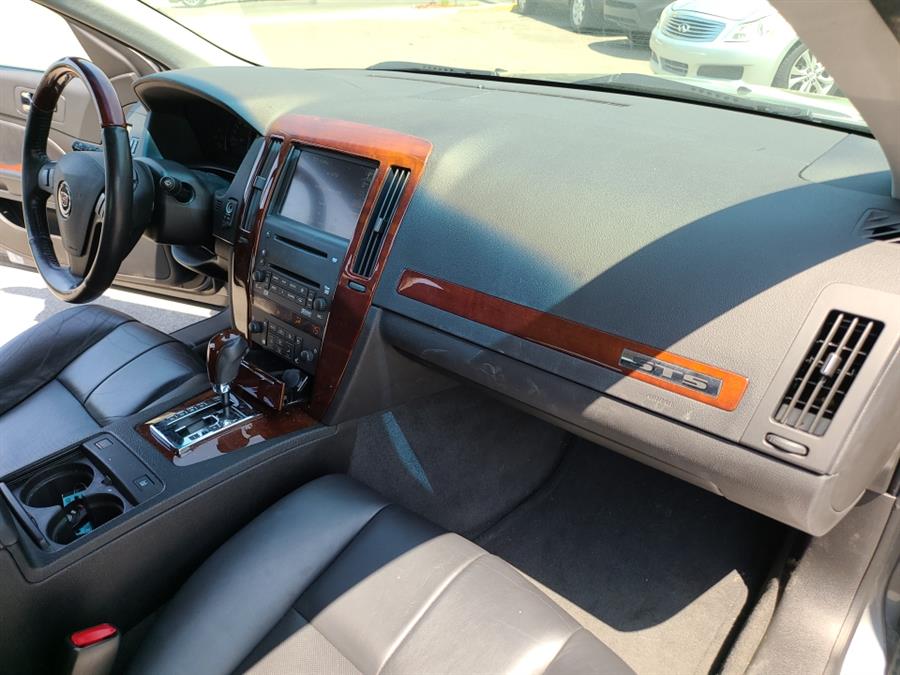2005 Cadillac STS photo