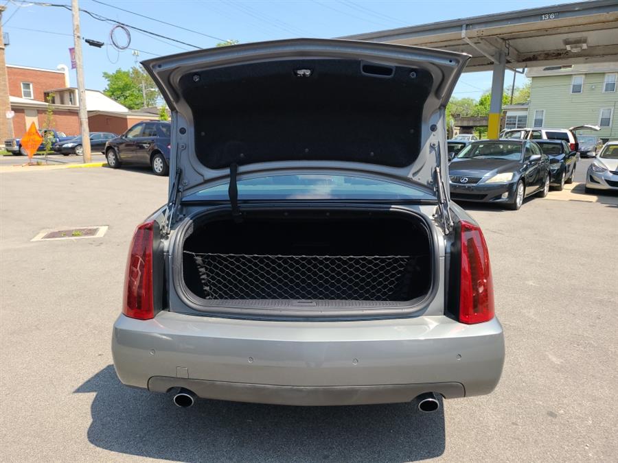 2005 Cadillac STS photo