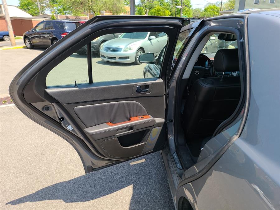 2005 Cadillac STS photo