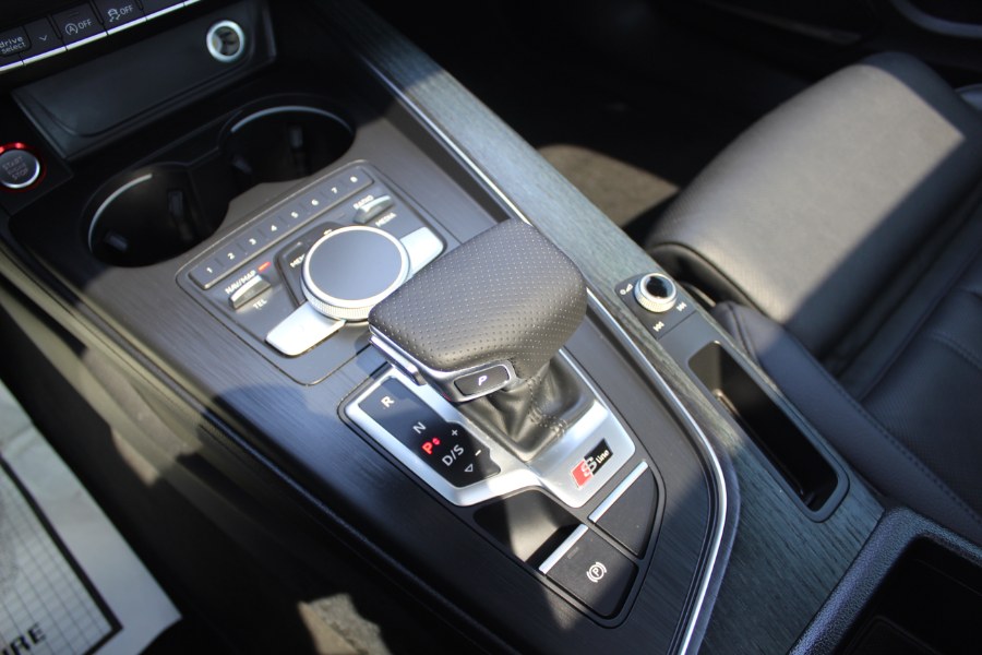 2017 Audi A4 2.0T Prestige photo