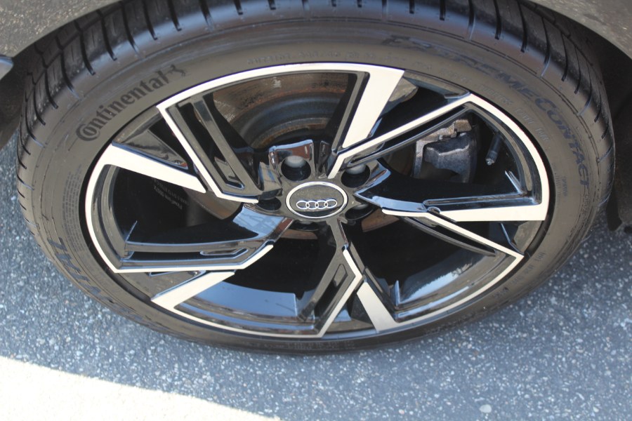 2017 Audi A4 2.0T Prestige photo