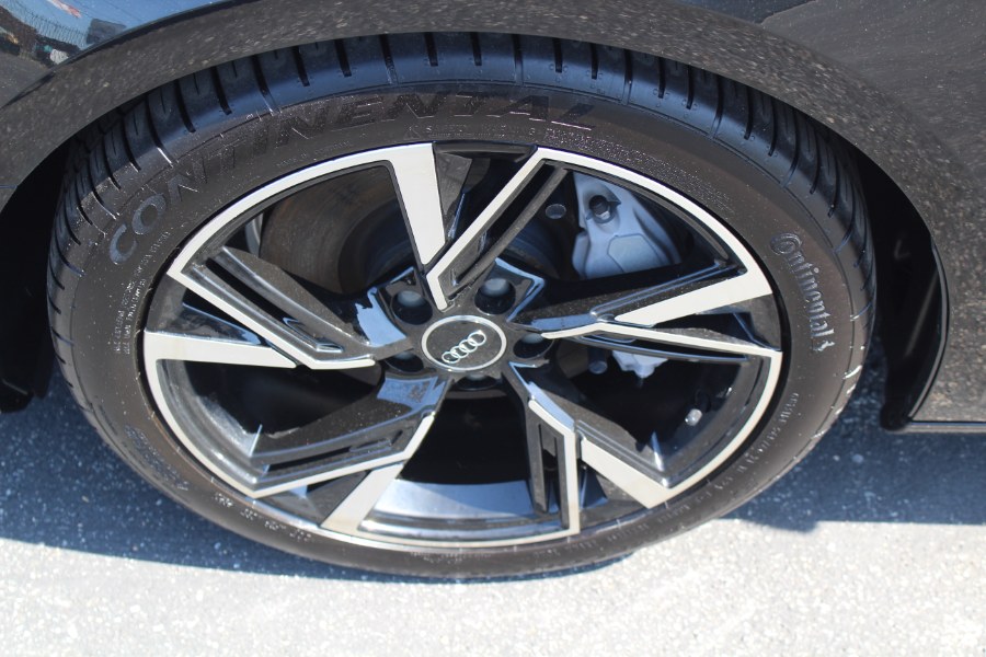 2017 Audi A4 2.0T Prestige photo