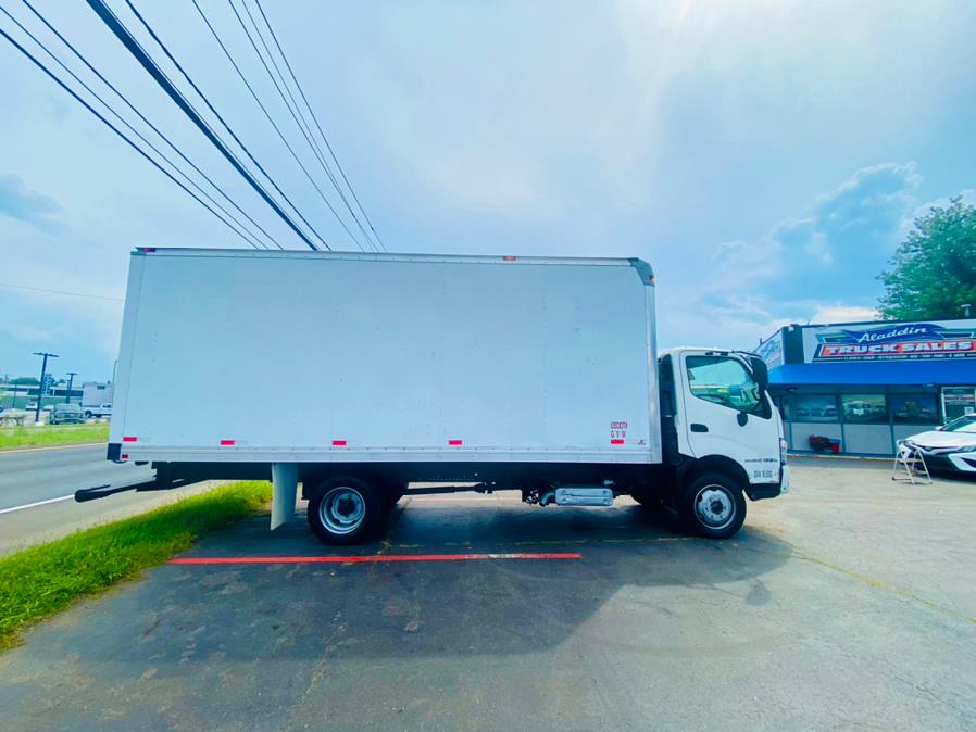 2015 Hino 195 20 FT BOX TRUCK photo