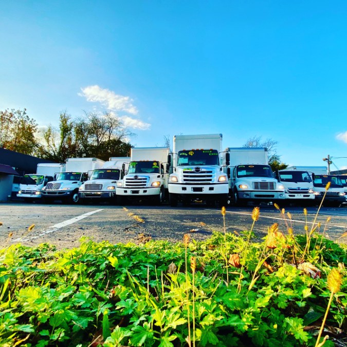 2015 Hino 195 20 FT BOX TRUCK photo