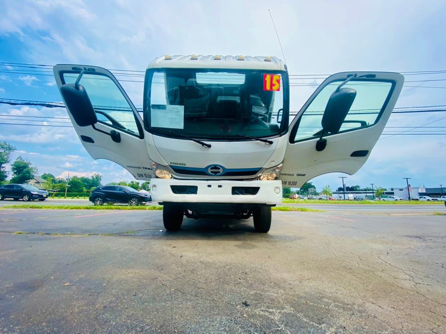 2015 Hino 195 20 FT BOX TRUCK photo