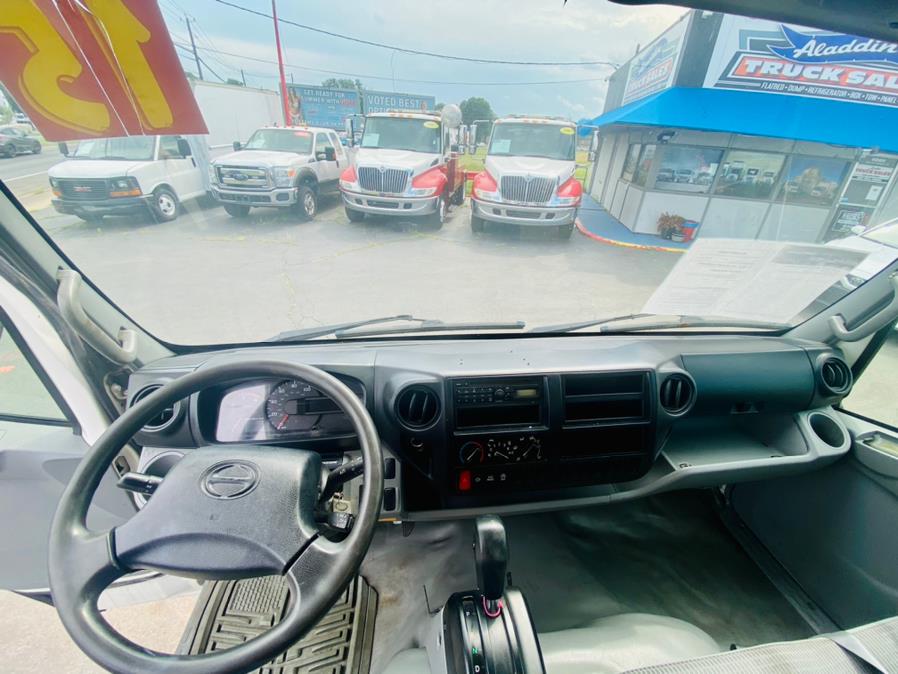 2015 Hino 195 20 FT BOX TRUCK photo