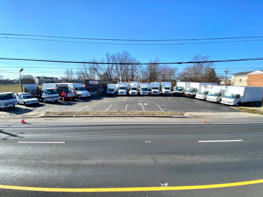 2015 Hino 195 20 FT BOX TRUCK photo