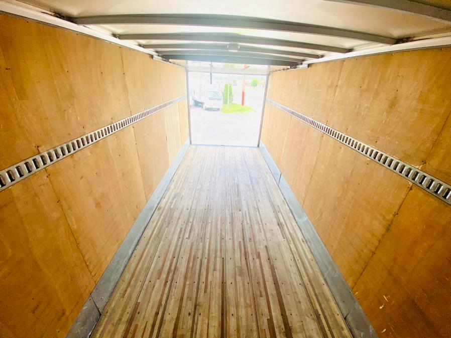 2015 Hino 195 20 FT BOX TRUCK photo