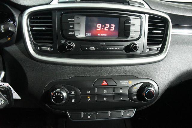 2016 Kia Sorento LX photo