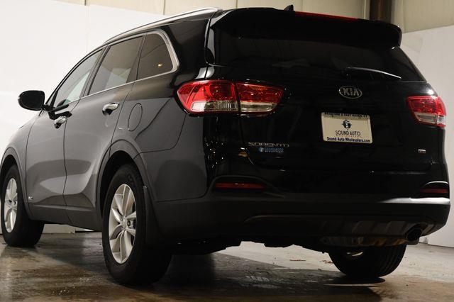 2016 Kia Sorento LX photo