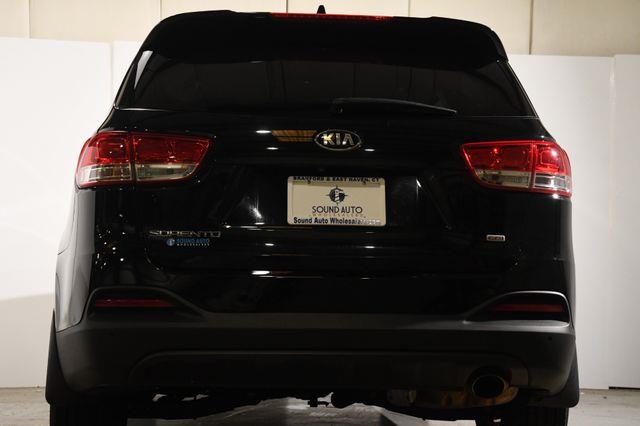 2016 Kia Sorento LX photo