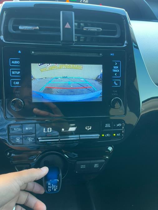 2017 Toyota Prius Three Touring (Natl) photo