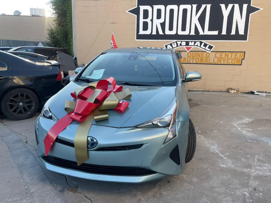 2017 Toyota Prius Three Touring (Natl) photo