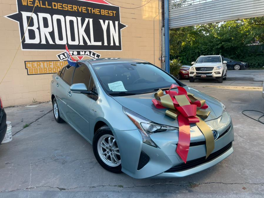 2017 Toyota Prius Three Touring (Natl) photo