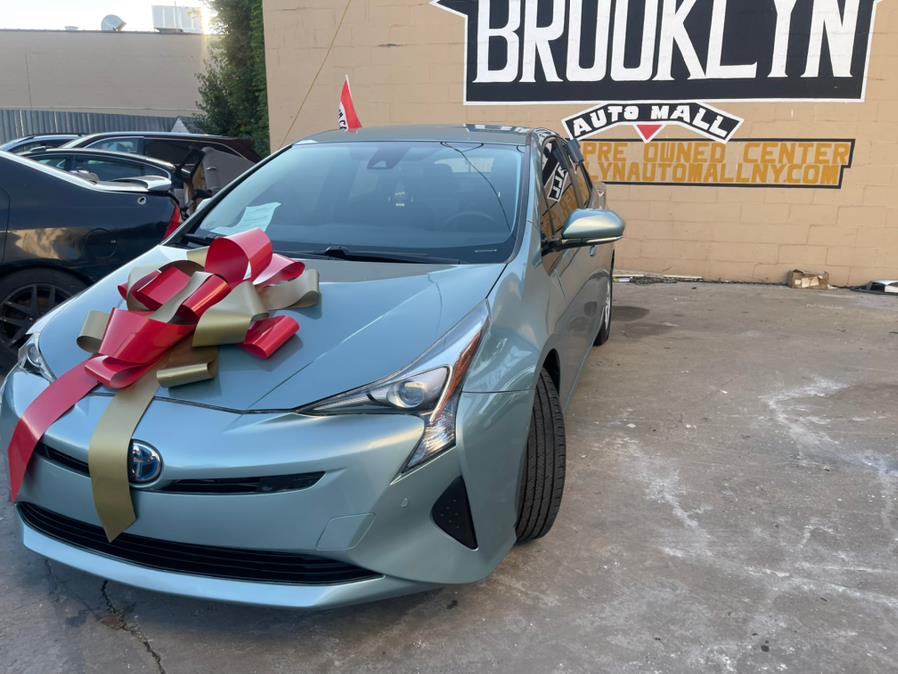 2017 Toyota Prius Three Touring (Natl) photo