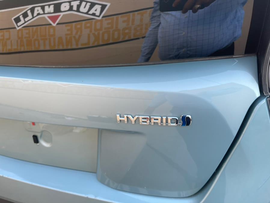 2017 Toyota Prius Three Touring (Natl) photo