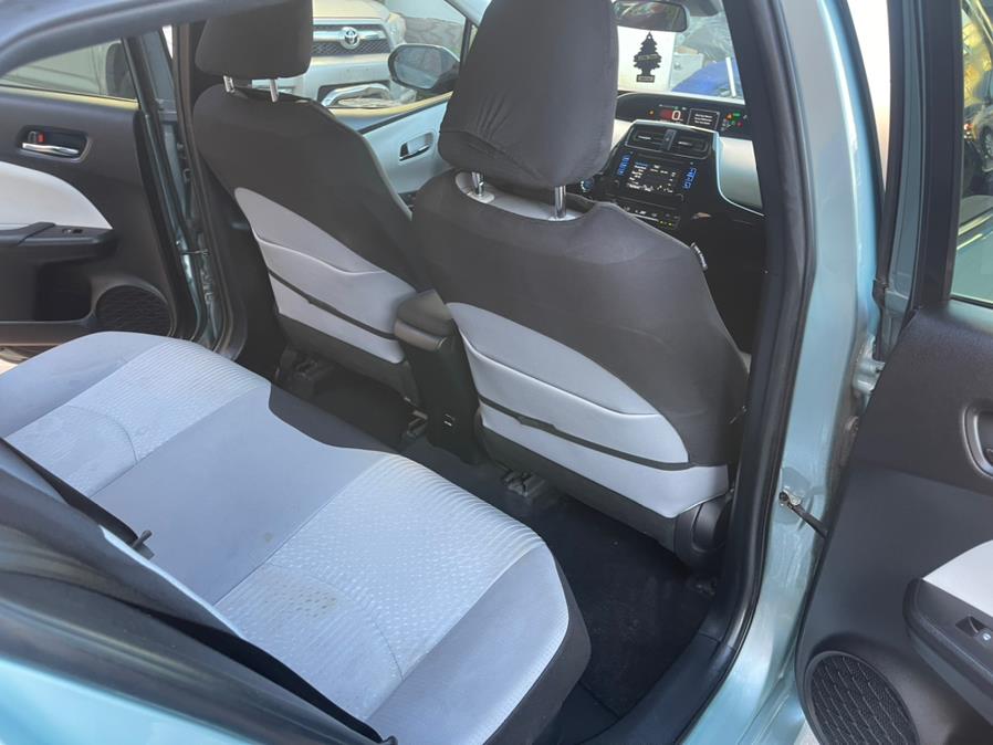 2017 Toyota Prius Three Touring (Natl) photo