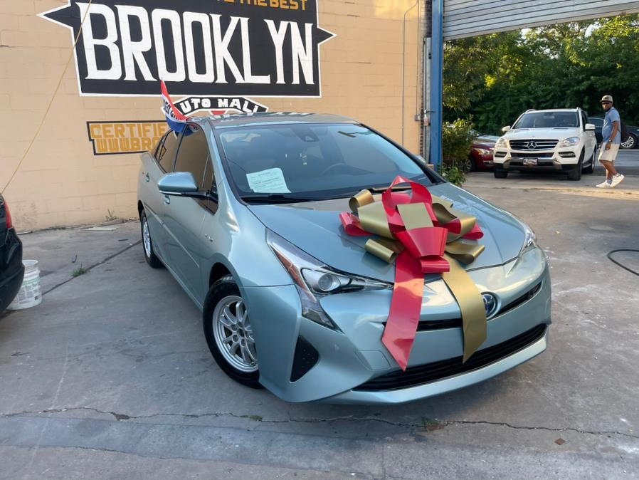 2017 Toyota Prius Three Touring (Natl) photo