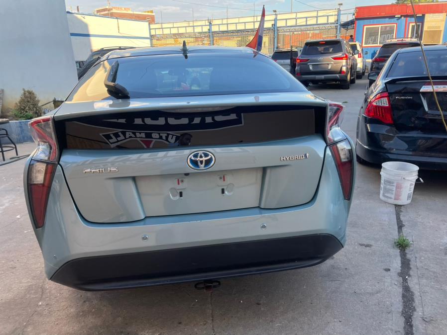 2017 Toyota Prius Three Touring (Natl) photo