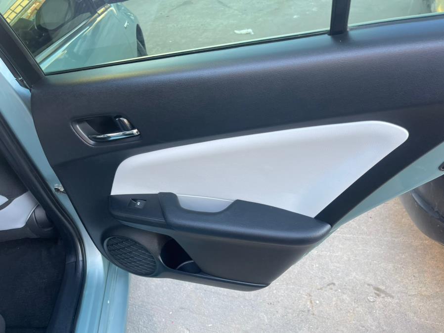 2017 Toyota Prius Three Touring (Natl) photo