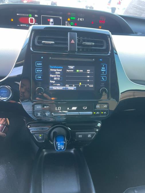 2017 Toyota Prius Three Touring (Natl) photo