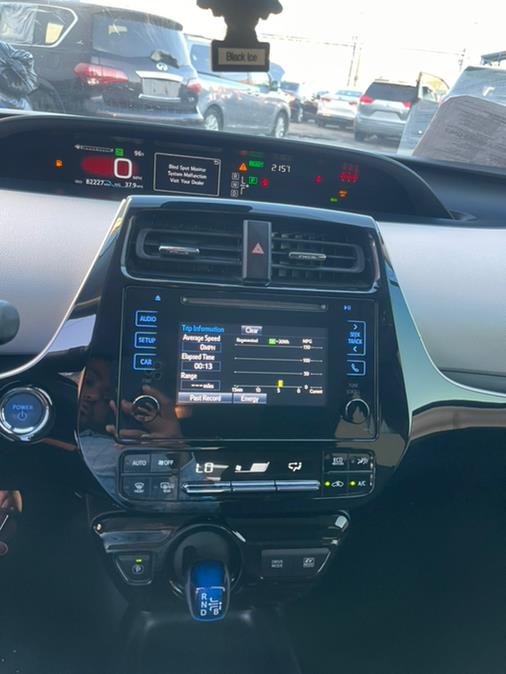 2017 Toyota Prius Three Touring (Natl) photo