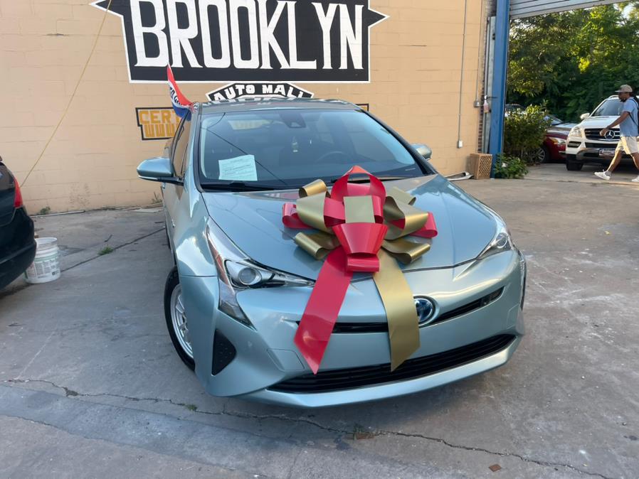 2017 Toyota Prius Three Touring (Natl) photo