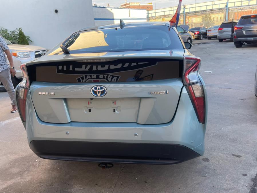 2017 Toyota Prius Three Touring (Natl) photo