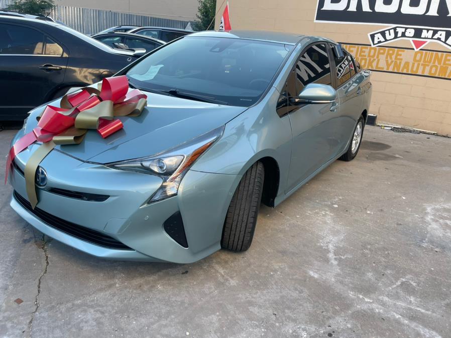 2017 Toyota Prius Three Touring (Natl) photo