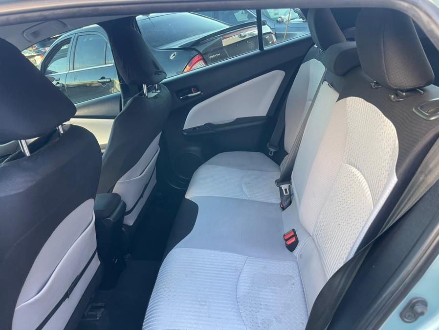 2017 Toyota Prius Three Touring (Natl) photo