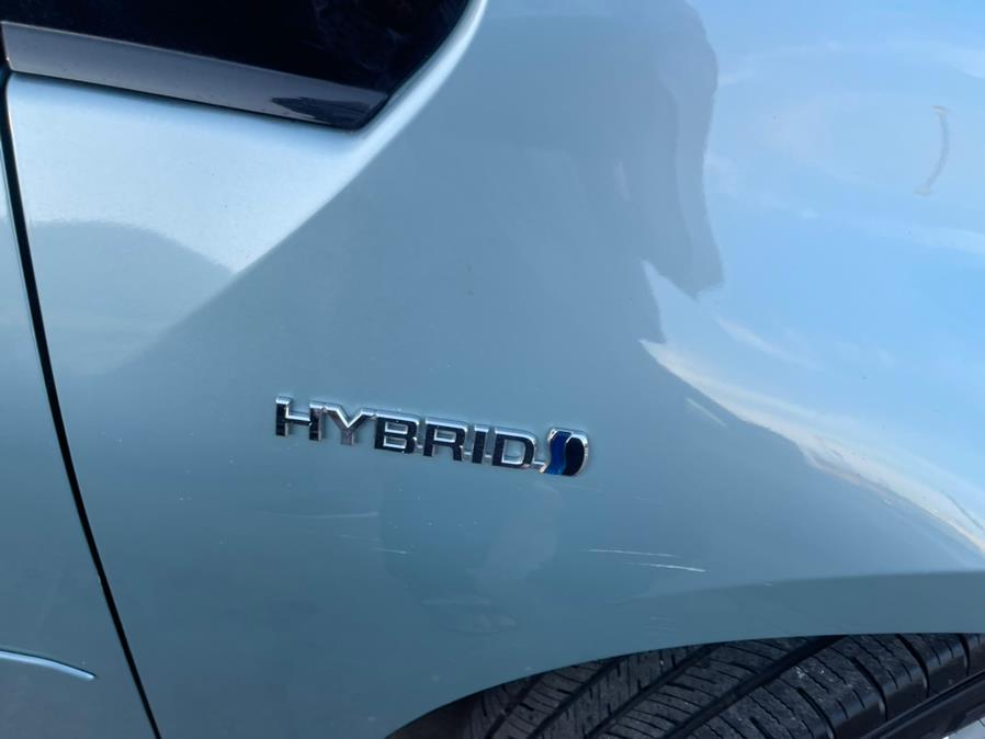 2017 Toyota Prius Three Touring (Natl) photo