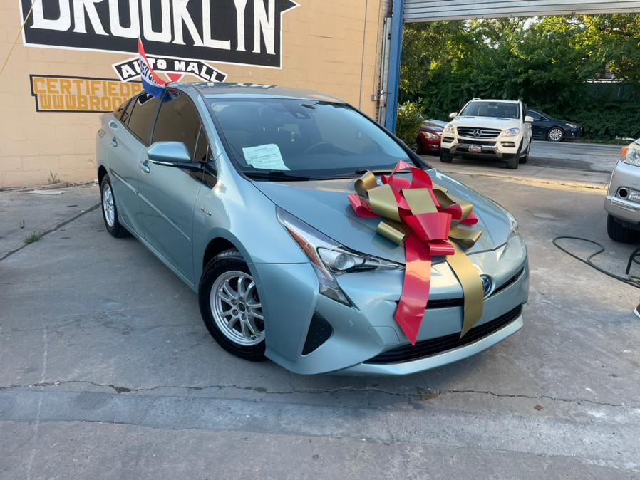 2017 Toyota Prius Three Touring (Natl) photo