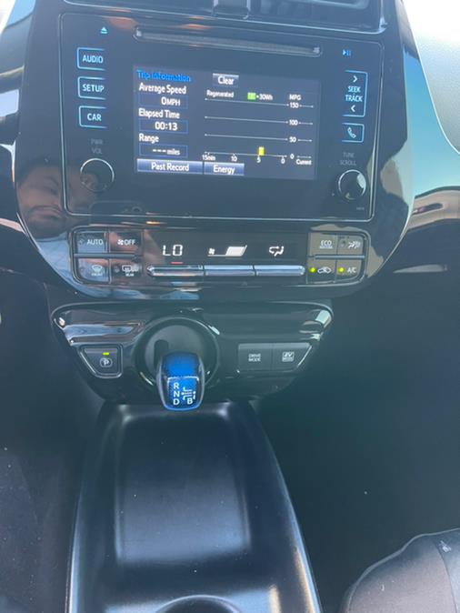 2017 Toyota Prius Three Touring (Natl) photo