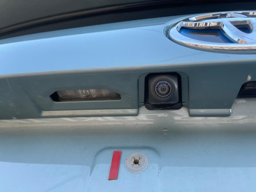 2017 Toyota Prius Three Touring (Natl) photo