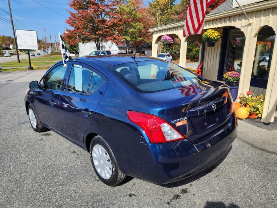 The 2012 Nissan Versa 1.6 S photos