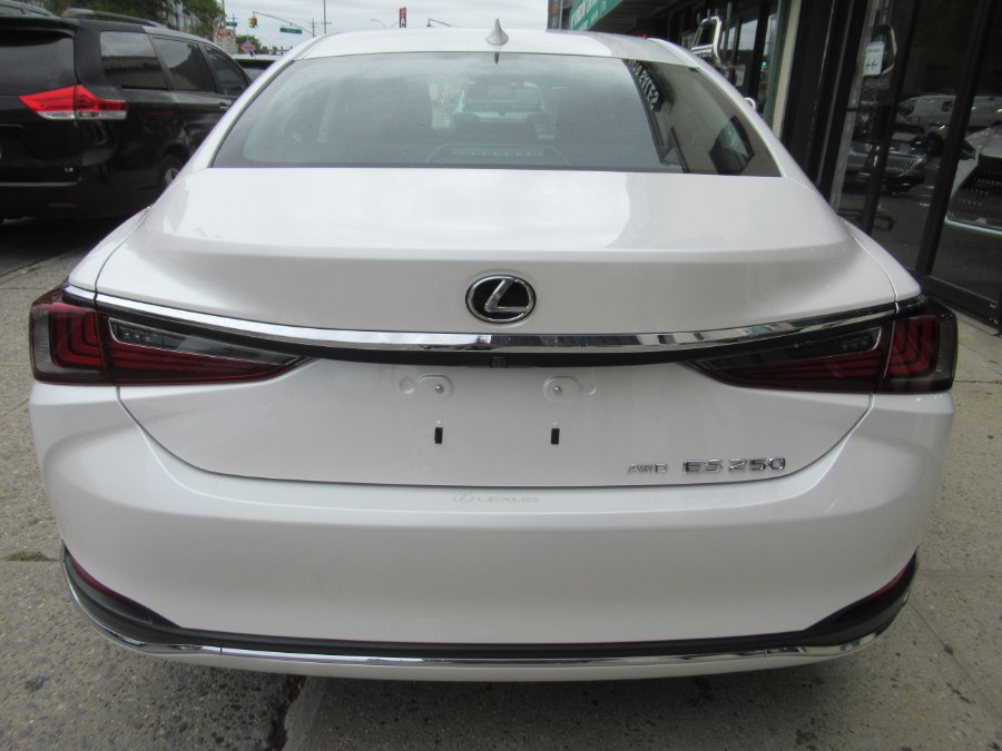 2021 Lexus ES ES photo