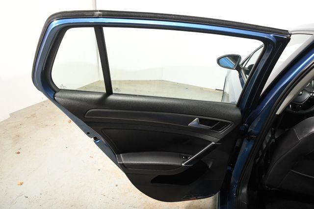 2021 Volkswagen Golf TSI.Free Lifetime Powertrain W photo
