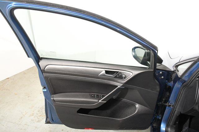 2021 Volkswagen Golf TSI.Free Lifetime Powertrain W photo