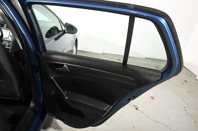 2021 Volkswagen Golf TSI.Free Lifetime Powertrain W photo