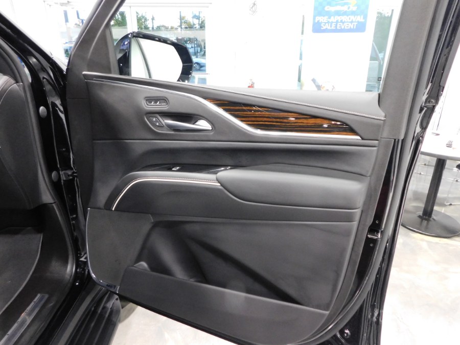 2023 Cadillac Escalade 4WD 4dr Luxury photo