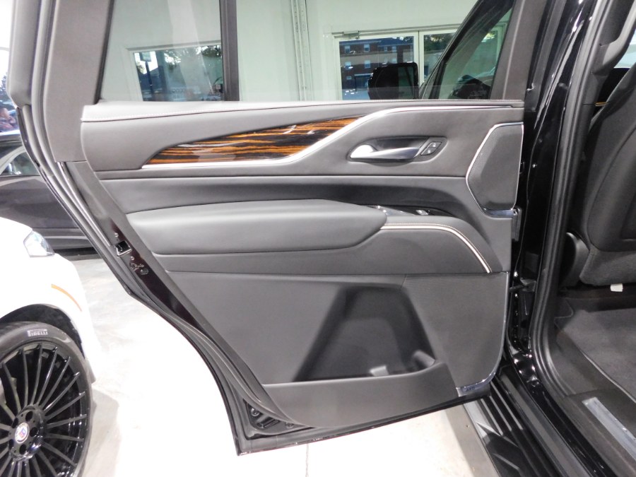2023 Cadillac Escalade 4WD 4dr Luxury photo