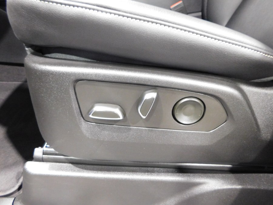 2023 Cadillac Escalade 4WD 4dr Luxury photo