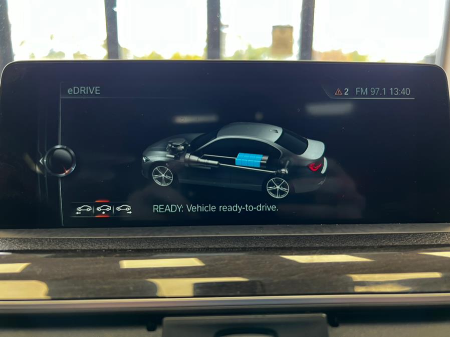 2017 BMW 3-Series 330e iPerformance Plug-In Hybr photo