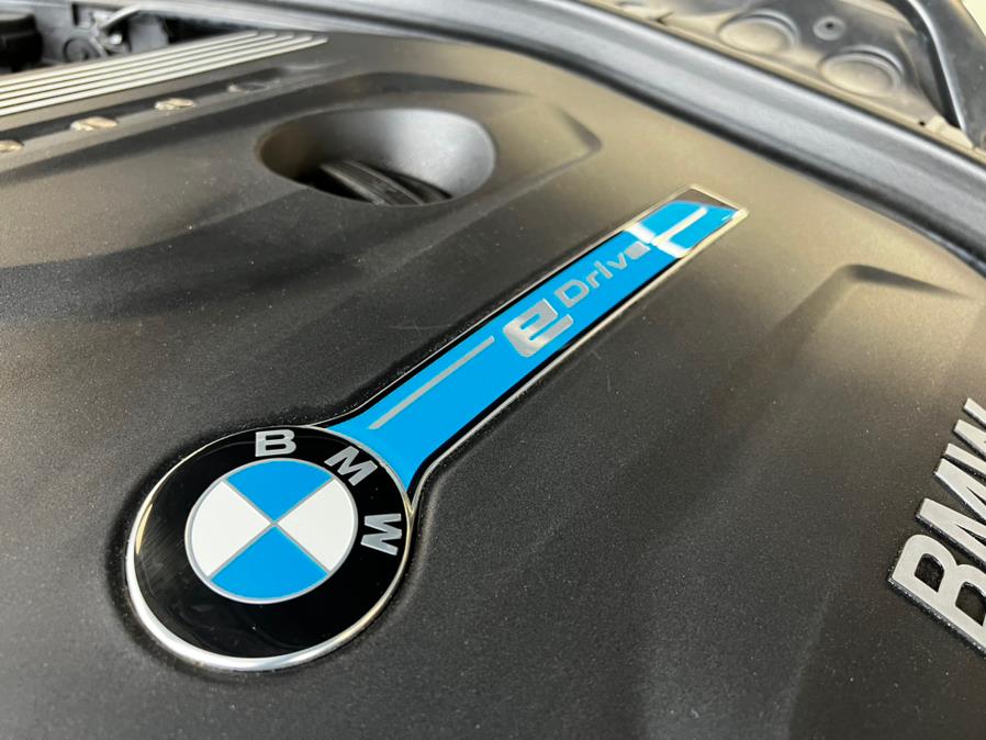 2017 BMW 3-Series 330e iPerformance Plug-In Hybr photo