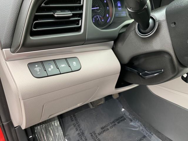 2020 Hyundai Elantra SEL photo