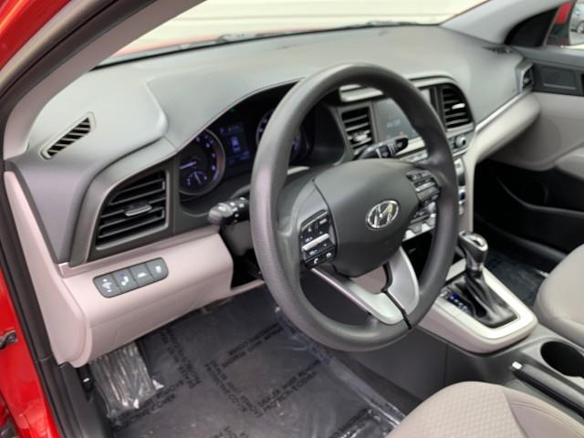 2020 Hyundai Elantra SEL photo