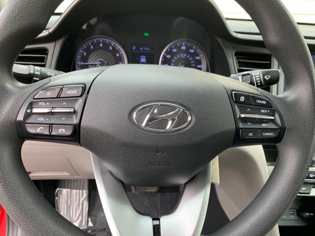 2020 Hyundai Elantra SEL photo