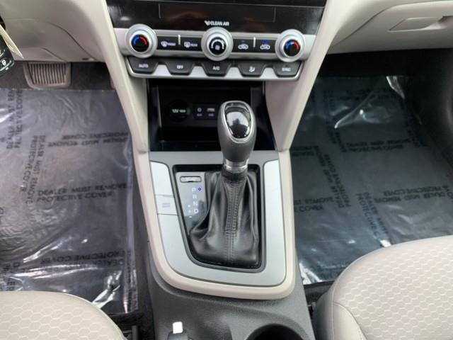 2020 Hyundai Elantra SEL photo