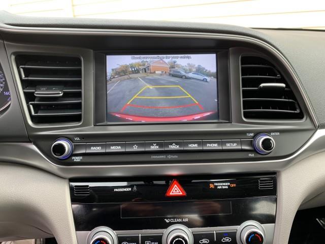 2020 Hyundai Elantra SEL photo