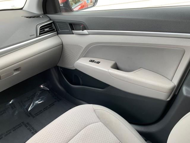 2020 Hyundai Elantra SEL photo